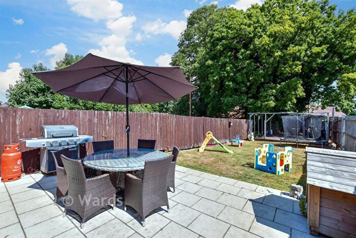 3 Bedroom Semi-Detached House For Sale In Oaktree Avenue, Maidstone, Kent, ME15