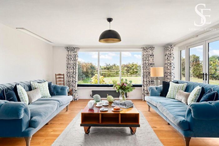 5 Bedroom Barn Conversion For Sale In North Street, Aston, OX18