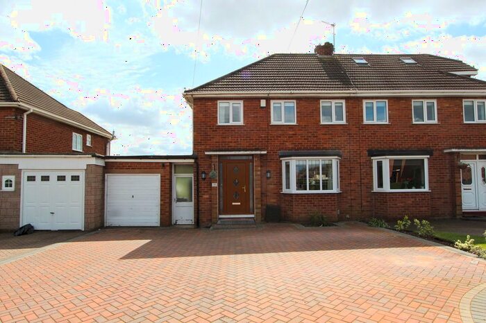 3 Bedroom Semi-Detached House For Sale In Fotherley Brook Road, Aldridge, Walsall, WS9