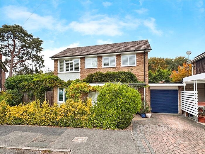 3 Bedroom Detached House For Sale In Whitehill Close, Camberley, Surrey, GU15