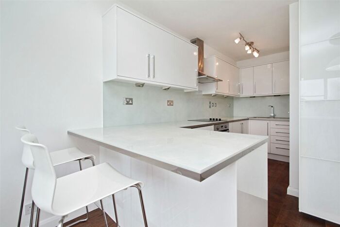 Studio To Rent In Belsize Grove, London, NW3