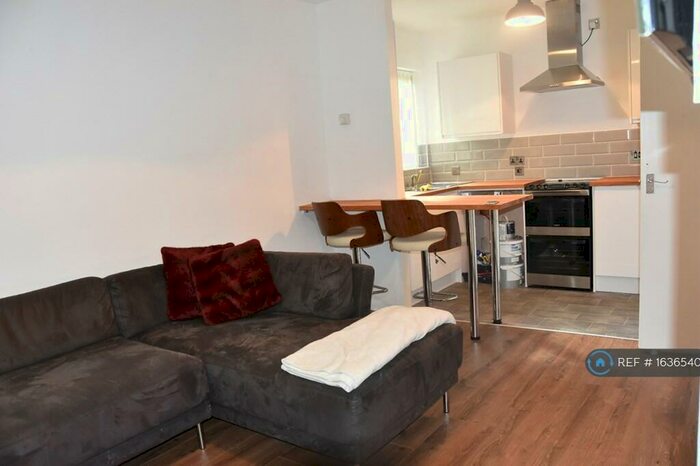 2 Bedroom Flat To Rent In Everett Court, Manchester, M20
