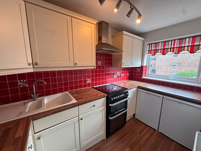 1 Bedroom Flat To Rent In Pennycroft, Pixton Way, Croydon, Surrey, CR0