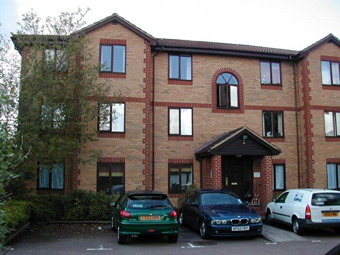 2 Bedroom Flat To Rent In Kinnaird Close, Burnham, SL1