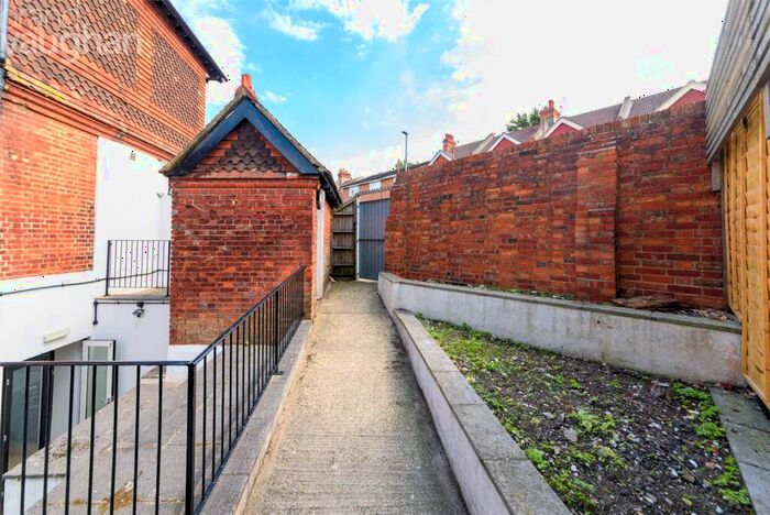 1 Bedroom Flat To Rent In Elm Grove, Brighton, East Sussex, BN2