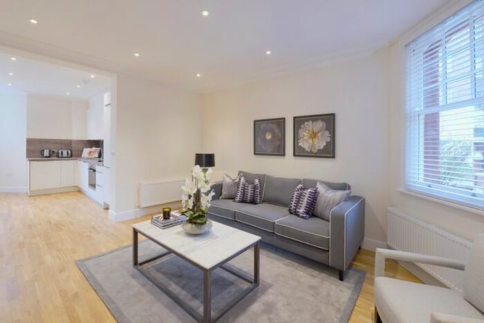 1 Bedroom Flat To Rent In Hamlet Gardens, Ravenscourt Park, London, W6
