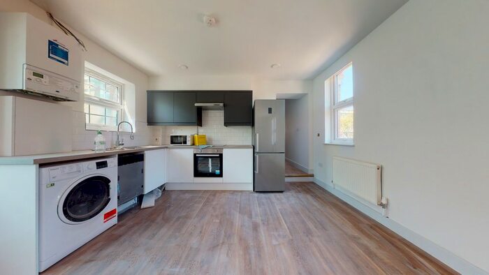 2 Bedroom Flat To Rent In Langdale Avenue, Mitcham, Surrey, CR4