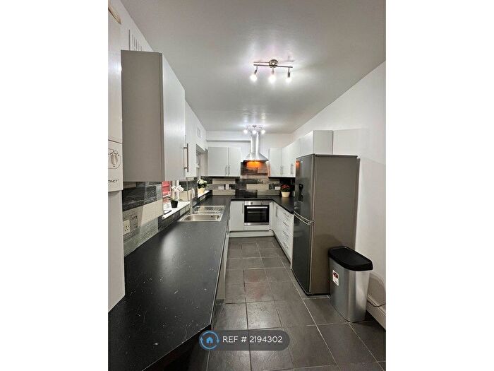 3 Bedroom Terraced House To Rent In Sunderland Street, Northampton, NN5