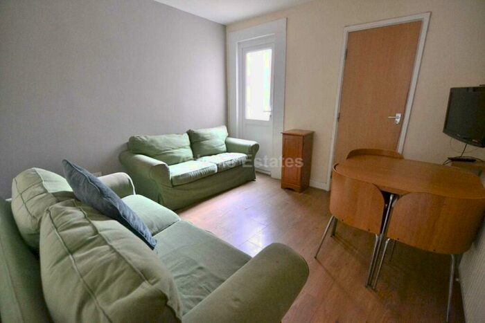 4 Bedroom Terraced House To Rent In Clarendon Road, Earley, RG6