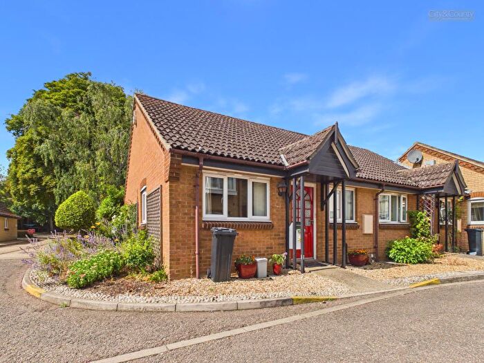 2 Bedroom Terraced Bungalow For Sale In Kimbolton Court, Peterborough, PE1