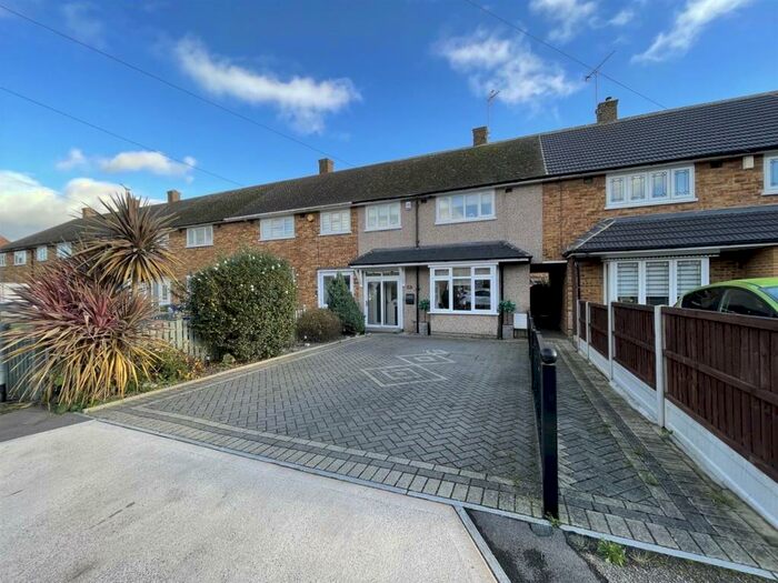 Houses for sale & to rent in RM15 4TP, Dacre Crescent, Aveley And