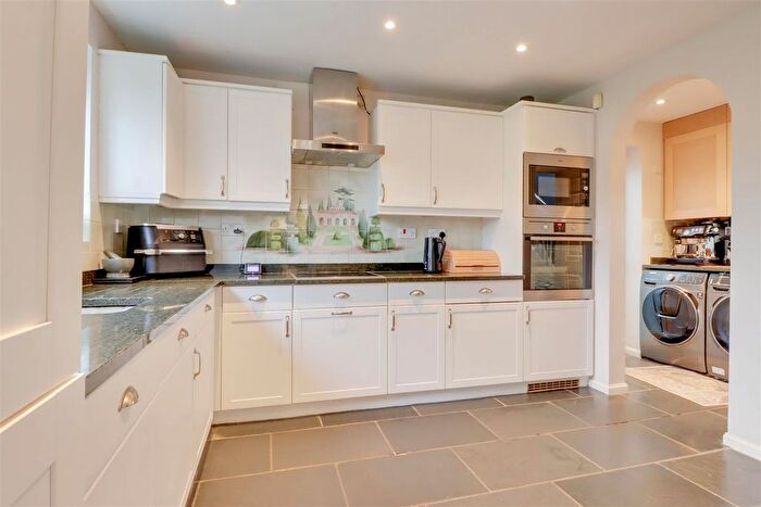 4 Bedroom Detached House For Sale In Twinstead, Wickford, SS12
