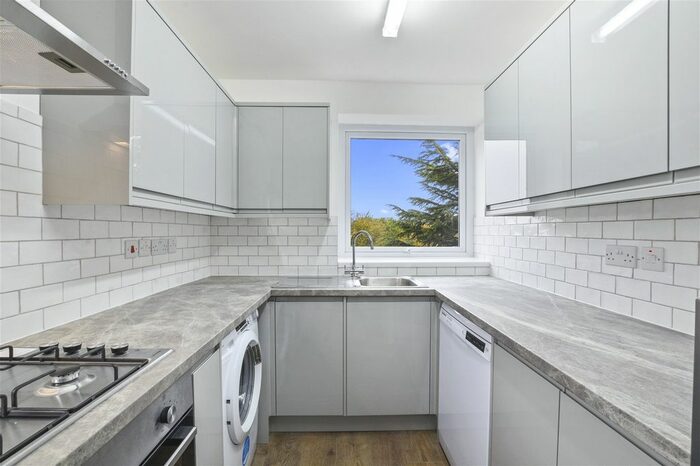 3 Bedroom Flat To Rent In Shernwood House, Hermitage Walk, London, E18