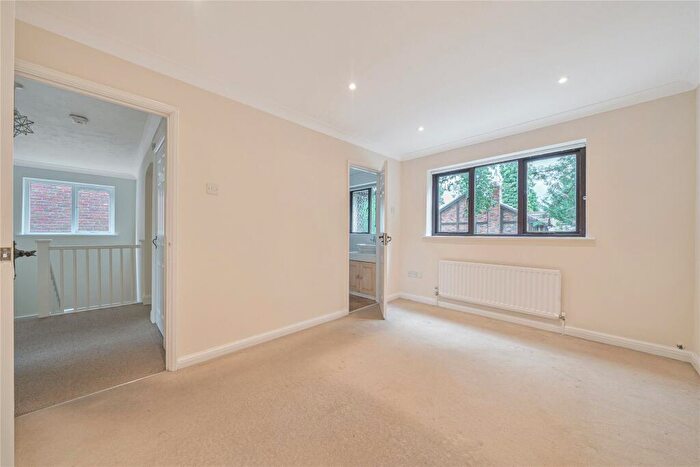 5 Bedroom Detached House For Sale In Fyfield Close, Bromley, BR2