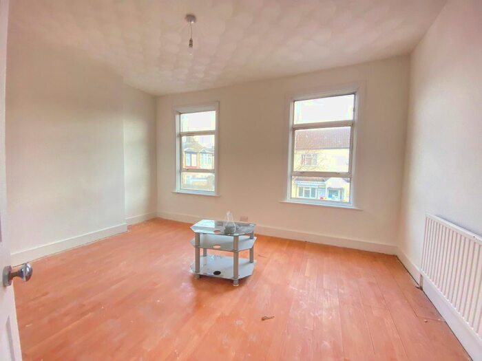 4 Bedroom End Of Terrace House To Rent In Birchdale Road, Manor Park/Romford Road E7