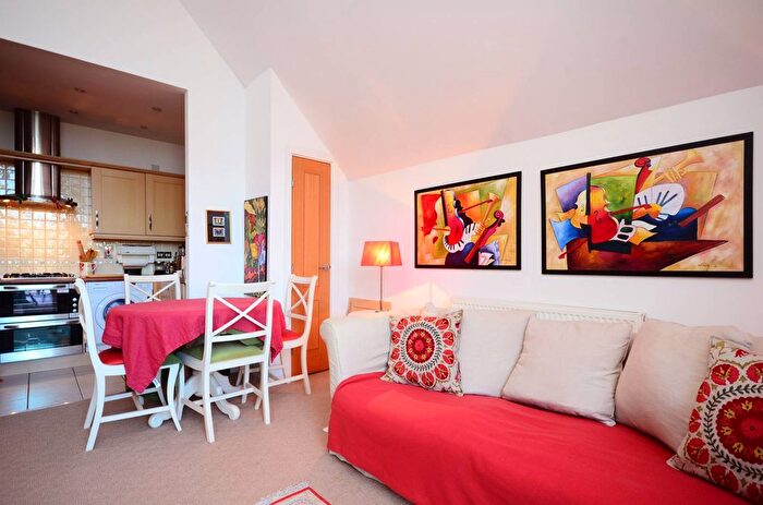 2 Bedroom Flat To Rent In Putney Bridge Road, Putney, London, SW18