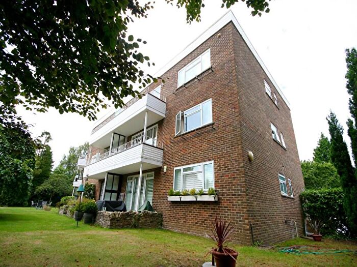 2 Bedroom Flat To Rent In Crichel Mount Road, Evening Hill, BH14