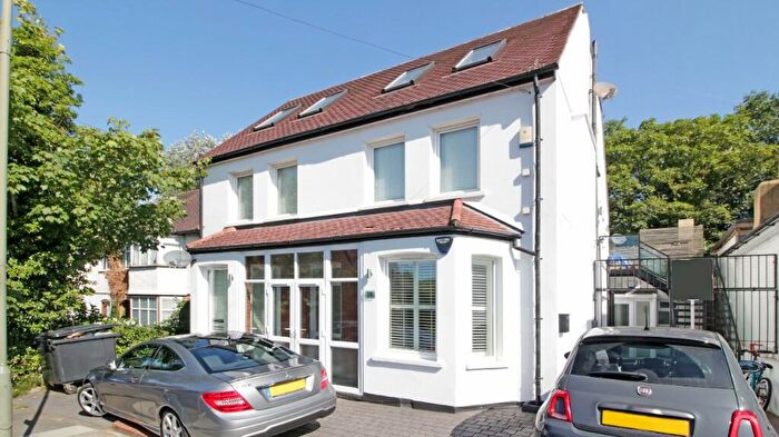 2 Bedroom Ground Maisonette For Sale In Langdon Road, Bromley, London, BR2