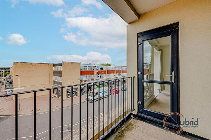 1 Bedroom Flat For Sale In Amber Court, St. Johns Way, Corringham, SS17