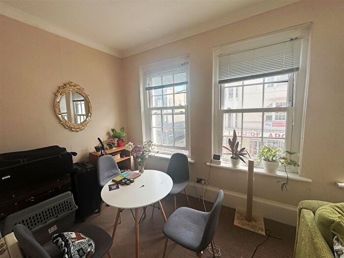 2 Bedroom Flat To Rent In West Street, Brighton, BN1