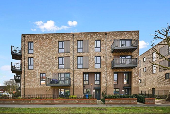 3 Bedroom Property To Rent In Salter Road, Canada Water, SE16