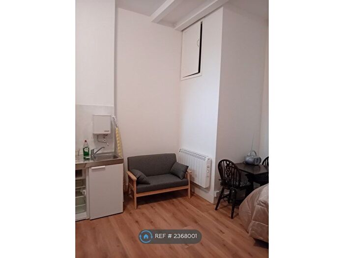 Studio To Rent In Thrale Road Studio, London, SW16