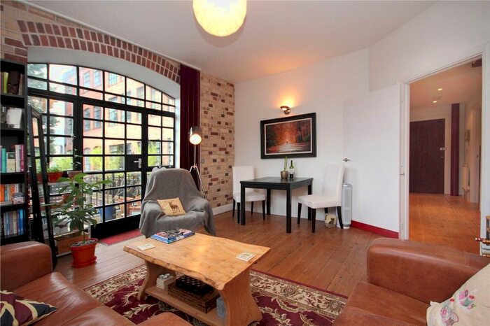 2 Bedroom Flat To Rent In Seamoor Road, The Pantechnicon BH4