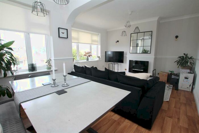 2 Bedroom Apartment To Rent In Wicklands Avenue, Saltdean, Brighton, BN2