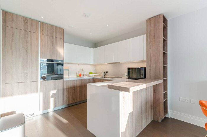 2 Bedroom Flat To Rent In Queenshurst Square, Kingston, Kingston Upon Thames, KT2