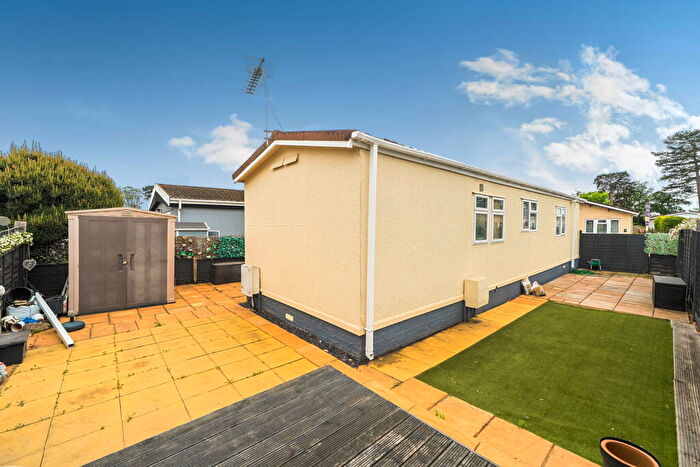 2 Bedroom Park Home For Sale In Orchards Residential Park, Slough, Berkshire, SL3