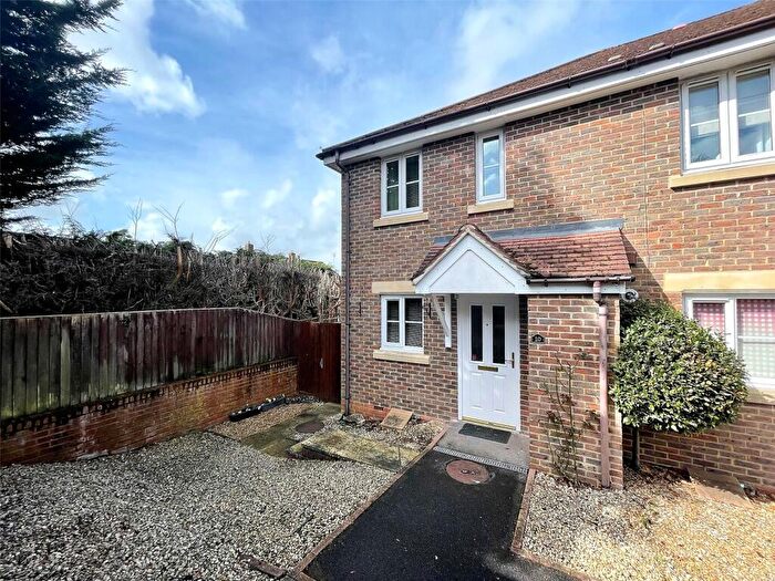 2 Bedroom End Of Terrace House To Rent In Hall Drive, Fleet, Hart, GU52