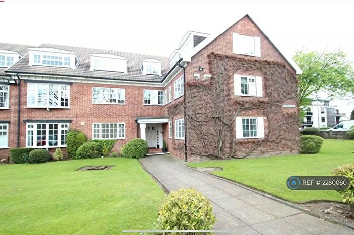 2 Bedroom Flat To Rent In Cavendish Mews, Leeds, LS17