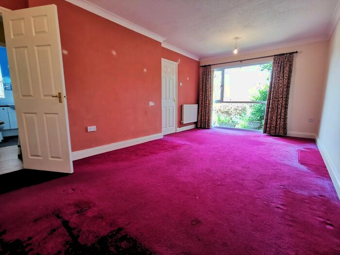 2 Bedroom Semi-Detached Bungalow For Sale In Gothic Close, Harleston, IP20