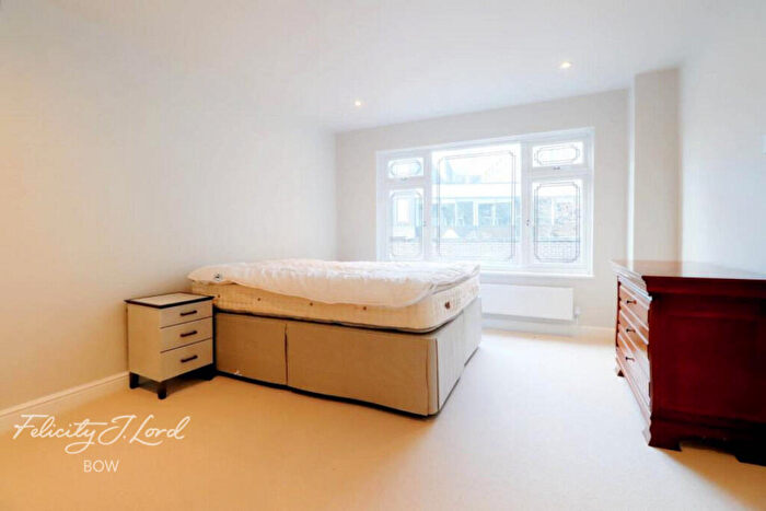 4 Bedroom Terraced House To Rent In Grand Walk, London, E1