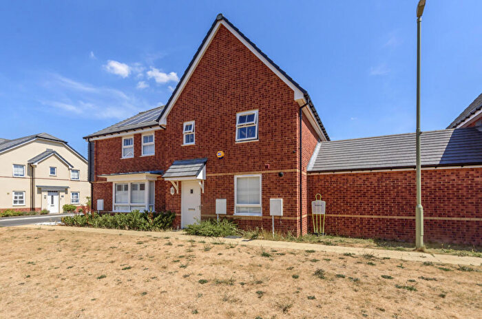 3 Bedroom Semi Detached House For Sale In Stride Gardens, Bursledon, Southampton, Hampshire, SO31