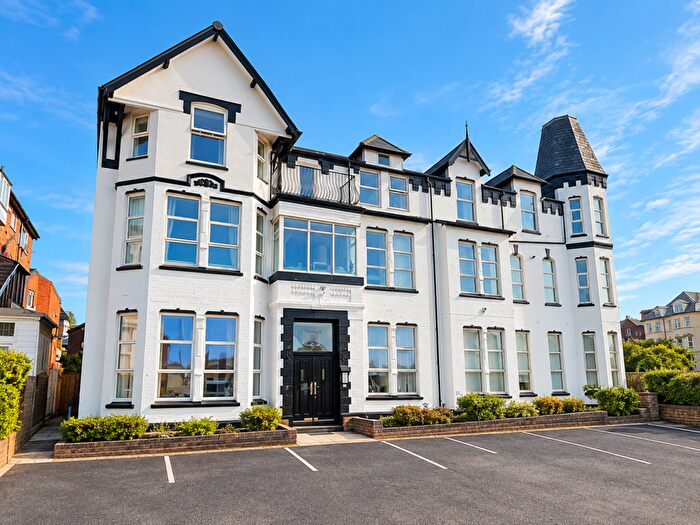 2 Bedroom Flat To Rent In Promenade, Southport, PR9