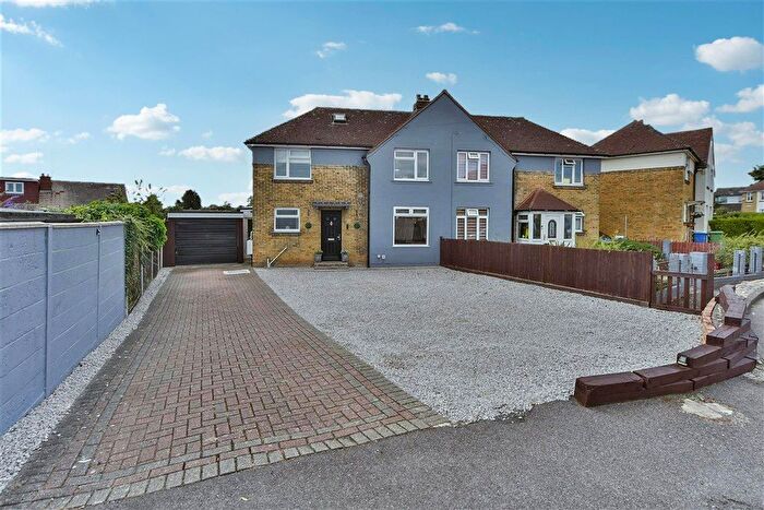 4 Bedroom Semi-detached House For Sale In Elm Grove, Sittingbourne, Kent, ME10