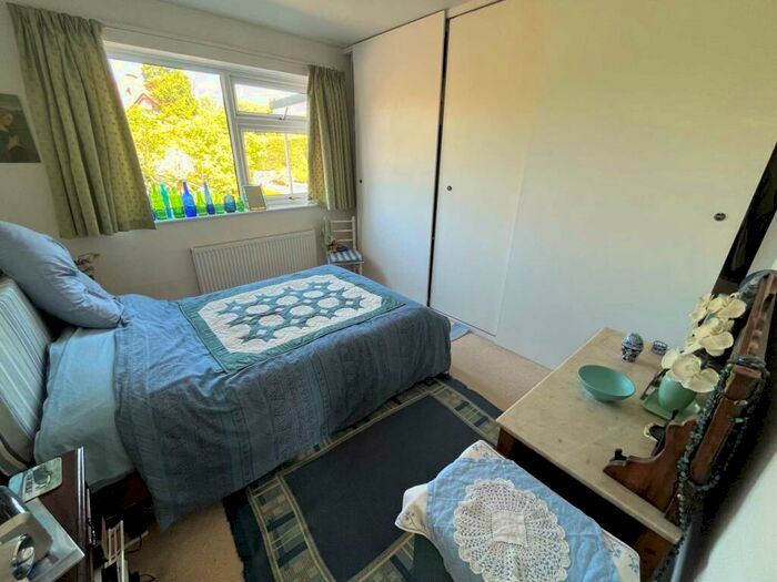 2 Bedroom Flat For Sale In Cranford Avenue, Exmouth, EX8