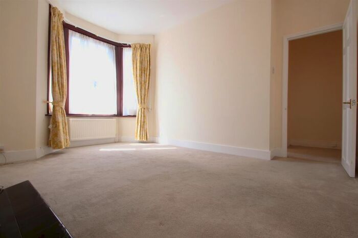 2 Bedroom Flat To Rent In Dollis Road, London, N3