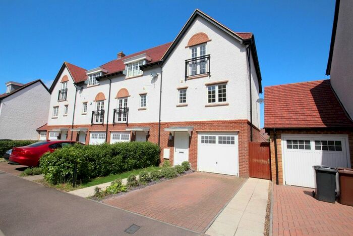 4 Bedroom End Of Terrace House To Rent In Bowyer Drive, Letchworth Garden City SG6