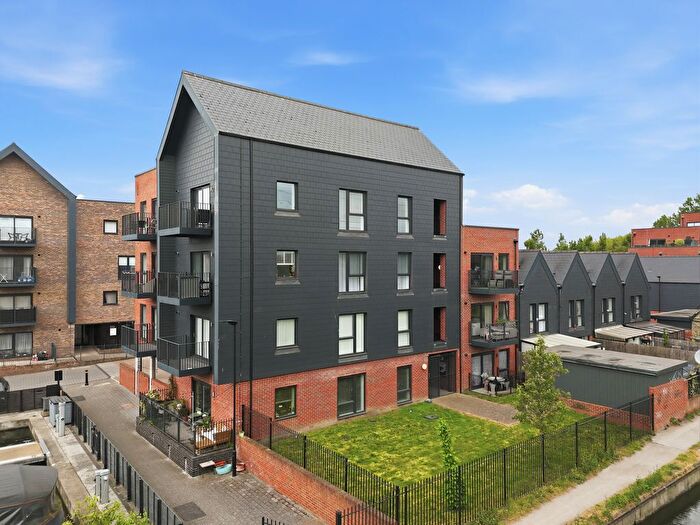 2 Bedroom Flat To Rent In Hazlemere Marina, Waltham Abbey, EN9