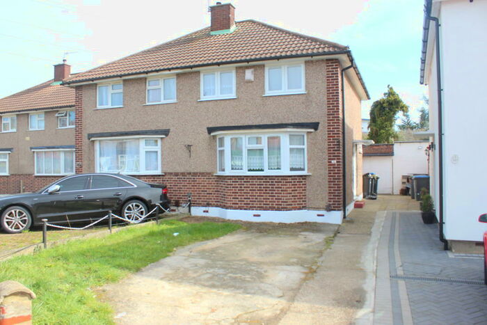 3 Bedroom Semi-Detached House To Rent In Park Road, EN3