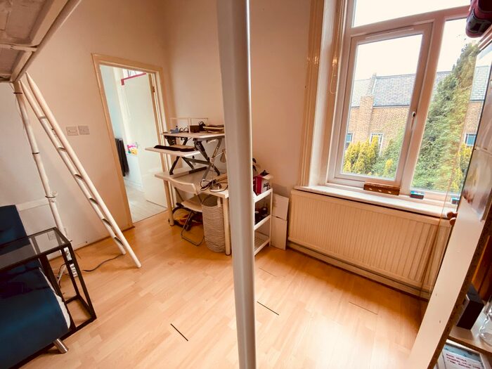 Studio To Rent In Brecknock Road, London, N19