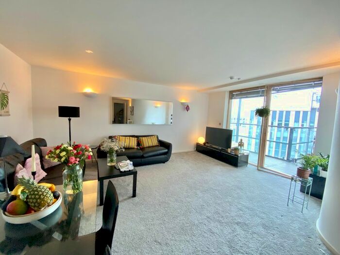 2 Bedroom Flat To Rent In West Point, Wellington Street, Leeds, West Yorkshire, LS1