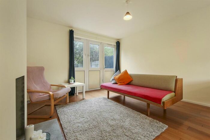 1 Bedroom Apartment To Rent In Vawdrey Close, Stepney Green, E1
