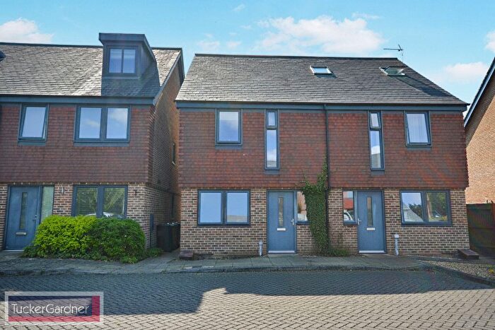 2 Bedroom Property To Rent In The Moraine, Cambridge, CB22