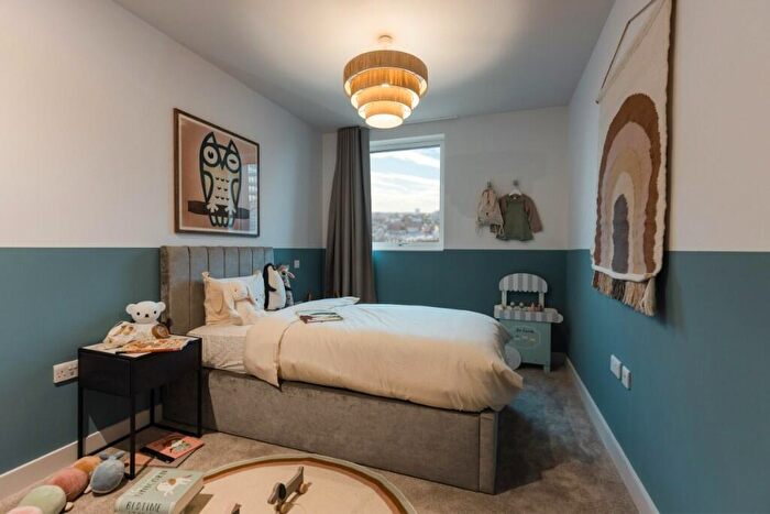 3 Bedroom Flat To Rent In New York Square, Soyo, Quarry Hill, Leeds, West Yorkshire, LS2