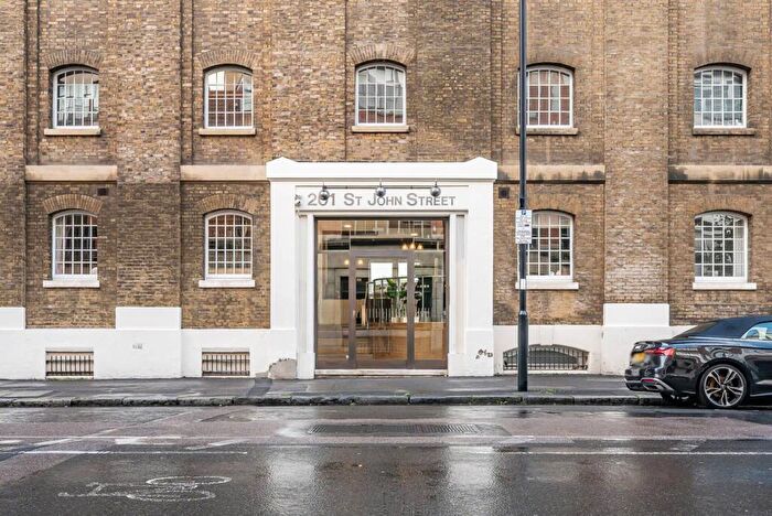 3 Bedroom Flat To Rent In St John Street, Clerkenwell, London, EC1V