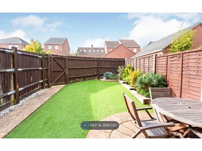 6 Bedroom Semi-Detached House To Rent In Whitgift Close, Basingstoke, RG22