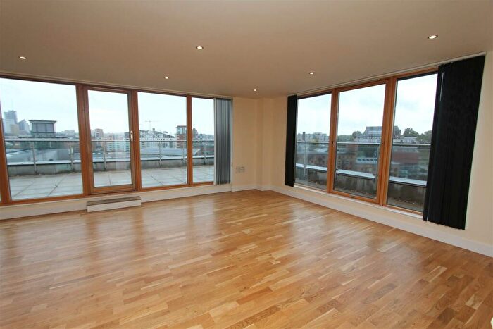2 Bedroom Flat To Rent In Cartier House. Leeds Dock, LS10